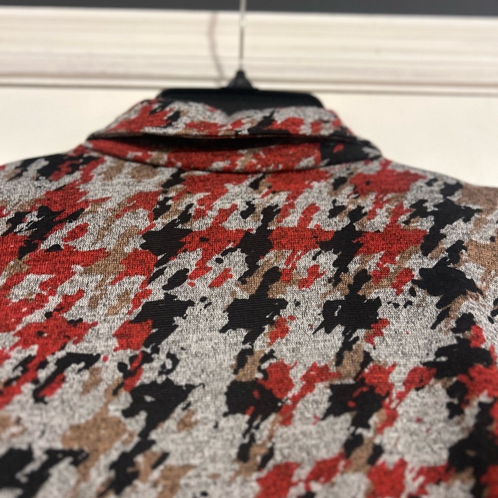 N Touch Women's Plus Size 1X Abstract Textured Jacket - Red, Black, & Gray - Picture 10 of 13